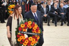 ITF Chair Dan Tichon commemorates Yom Shoah at Yad Vashem